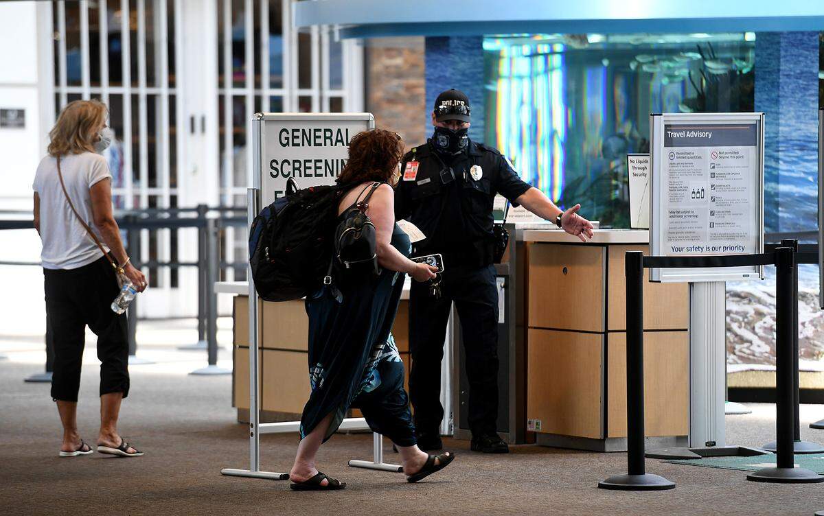 050/24/21—Sarasota Manatee Airport Authority approves award of a contract for adding a new concourse and expansion of existing concourse at SRQ as growth continues in the area.