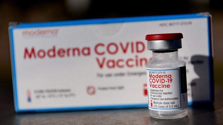 Moderna COVID vaccine may give you more antibodies. What this does and doesn’t mean