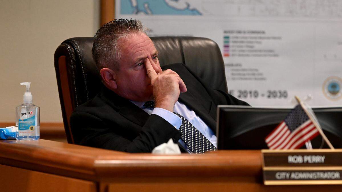 Bradenton City Administrator Rob Perry listens to Bill Sanders in a city workshop meeting on October 19, 2022.