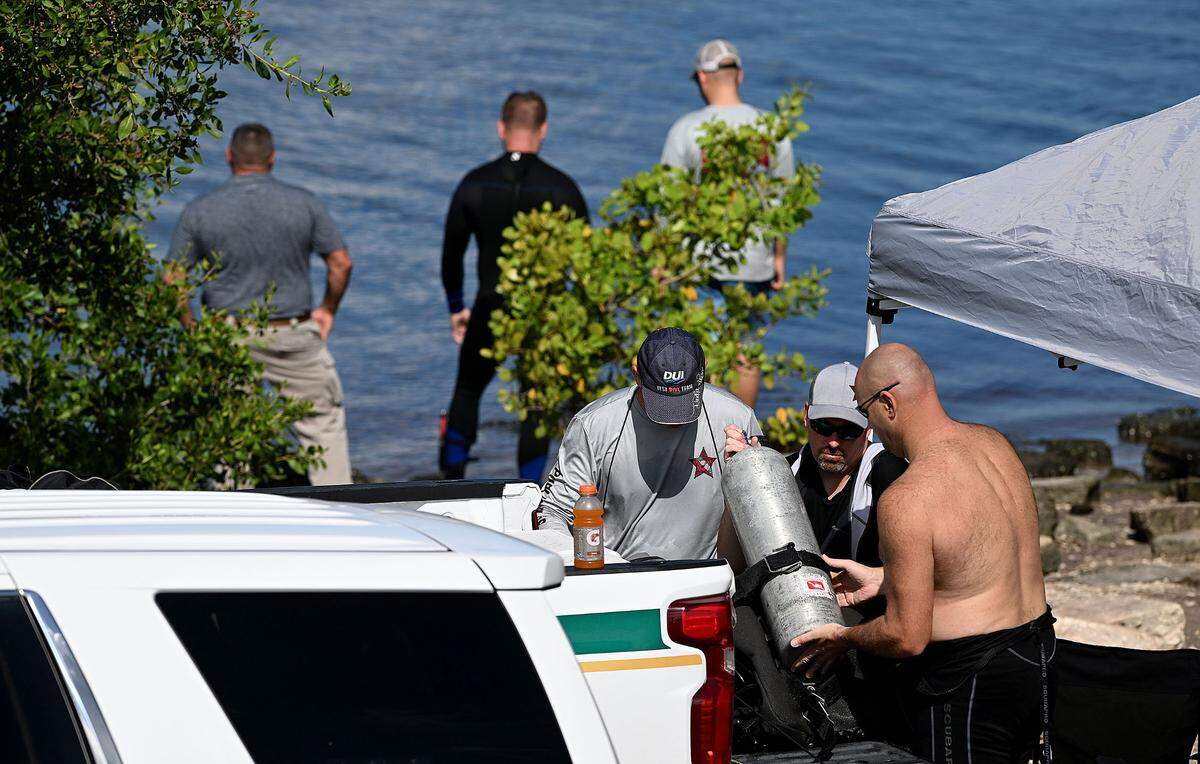 Manatee County Sheriff’s Office divers and and boats were present on Monday, Aug. 26, 2024, at the Palmetto Estuary Nature Preserve, where Manuel Escobar was found shot dead in the trunk of a car, deputies say.