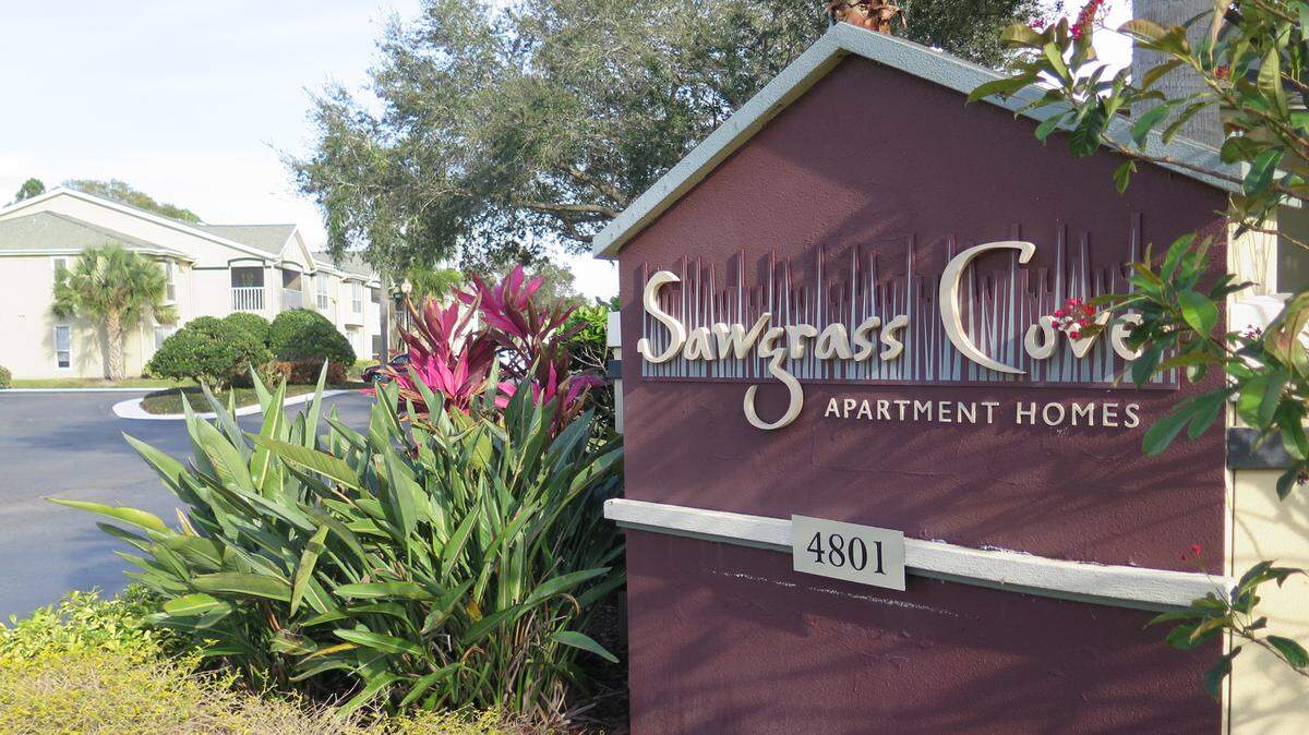 The Sawgrass Cove Apartments at 4945 49th Avenue W. recently sold for $39.25 million to a Chicago company MATT M. JOHNSON/Bradenton Herald