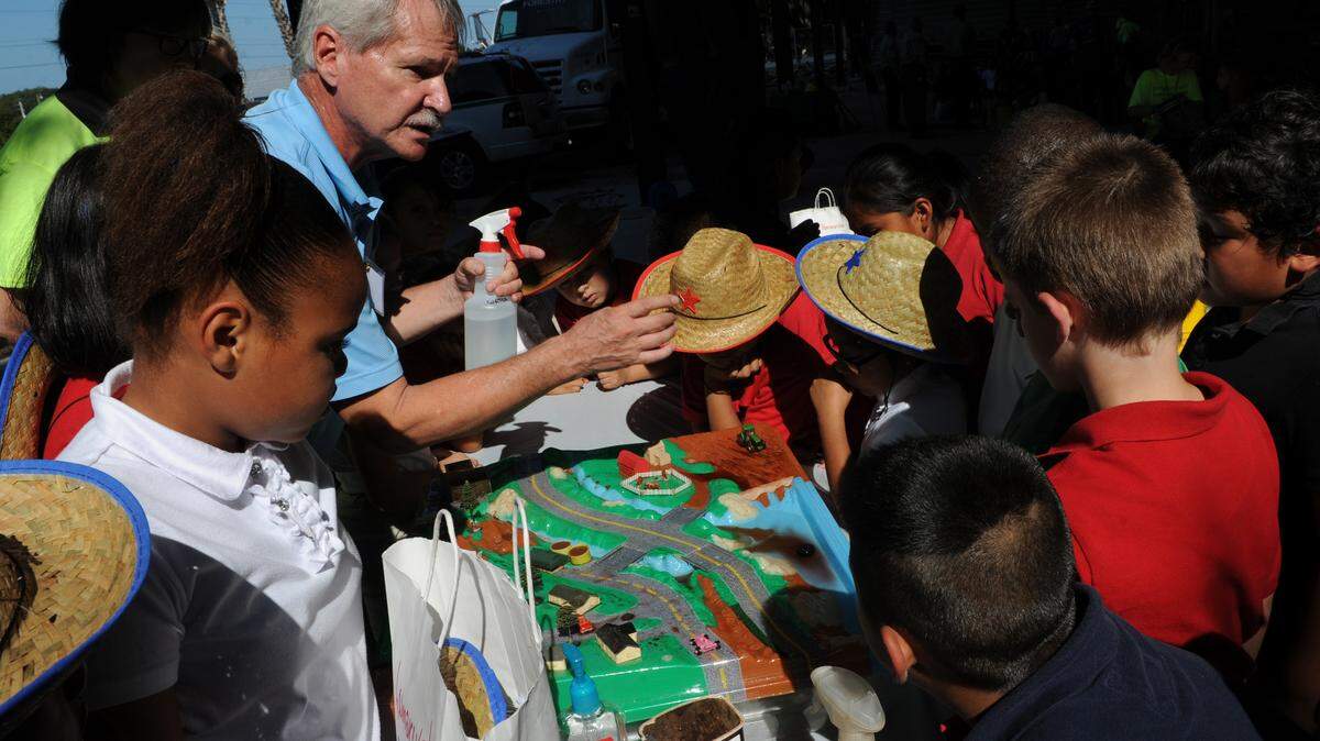 John Nell teaches third graders about watersheds during the 2015 Agventure event at the Manatee Fairgrounds on Thursday in Palmetto. The Farm City Week event gave Manatee County third grade students the opportunity to learn about the importance of agriculture in Manatee County and provided hands-on experience with planting a tomato plant, making orange juice, roping a cow, and learning about other sciences. 
 GRANT JEFFERIES/Bradenton Herald