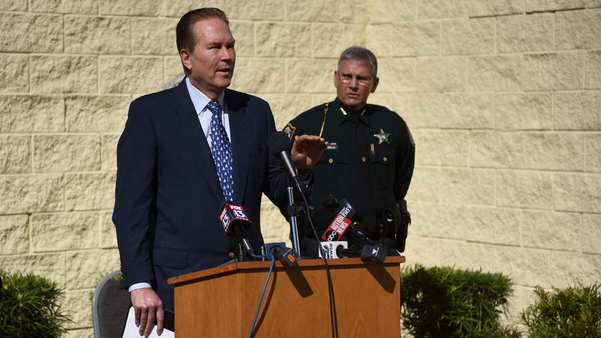 Rep. Vern Buchanan, R-Longboat Key, visits Centerstone in Bradenton on Monday to announce a seven-part bill addressing the opioid epidemic. Manatee County Sheriff Rick Wells, right, and others supported the measure.