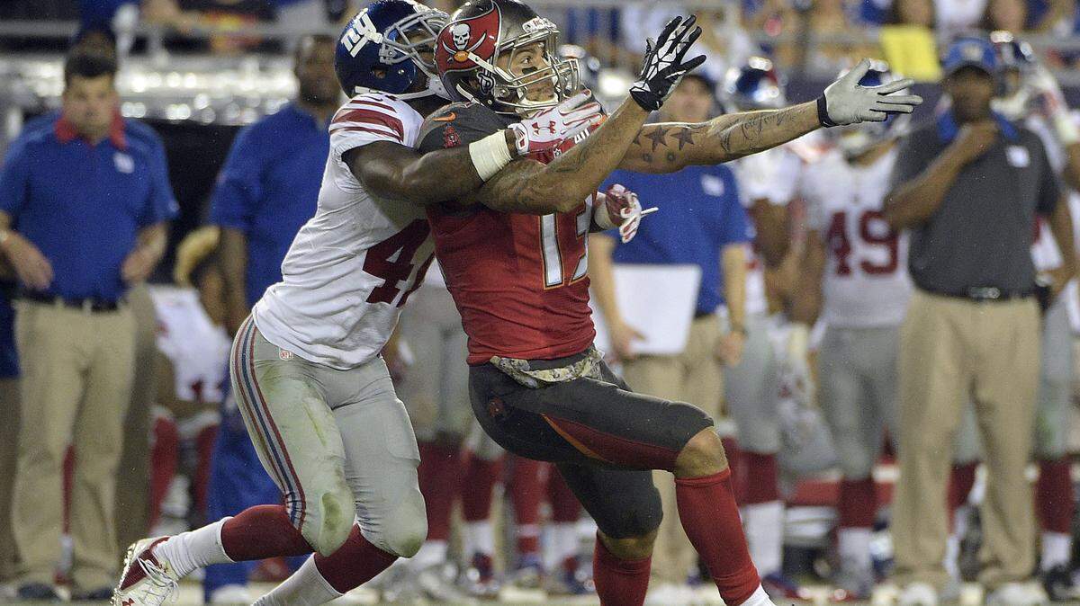 Tampa Bay Buccaneers wide receiver Mike Evans (13) can't reach as pass from quarterback Jameis Winston as he is tied up by New York Giants cornerback Dominique Rodgers-Cromartie (41) during the fourth quarter of an NFL football game Sunday, Nov. 8, 2015, in Tampa, Fla. (AP Photo/Phelan M. Ebenhack)