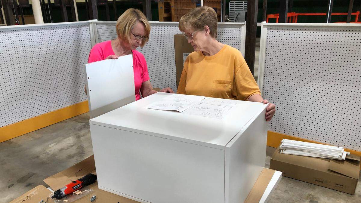 Phyllis Mullins, left, and her sister, Donna Lacy, are opening Stichin’ Women at the Oneco Farmers Market, 5108 15th St. E.