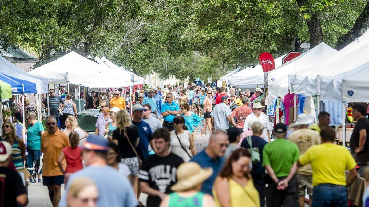 The Downtown Bradenton Public Market (formerly the Bradenton Farmers Market) returns to Old Main Street October through May with a bounty of food, arts, shopping and fun to enjoy. 