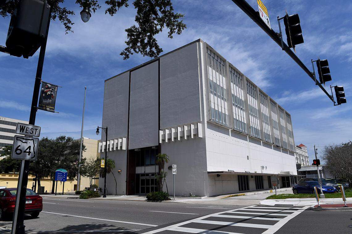 6/19/19--The Bradenton City Council voted unanimously Wednesday morning to approve the development agreement for a new 12-story apartment building at the corner of Ninth Street and Manatee Avenue West. The lot at 920 Manatee Ave. W. is pictured in this Bradenton Herald file photo.