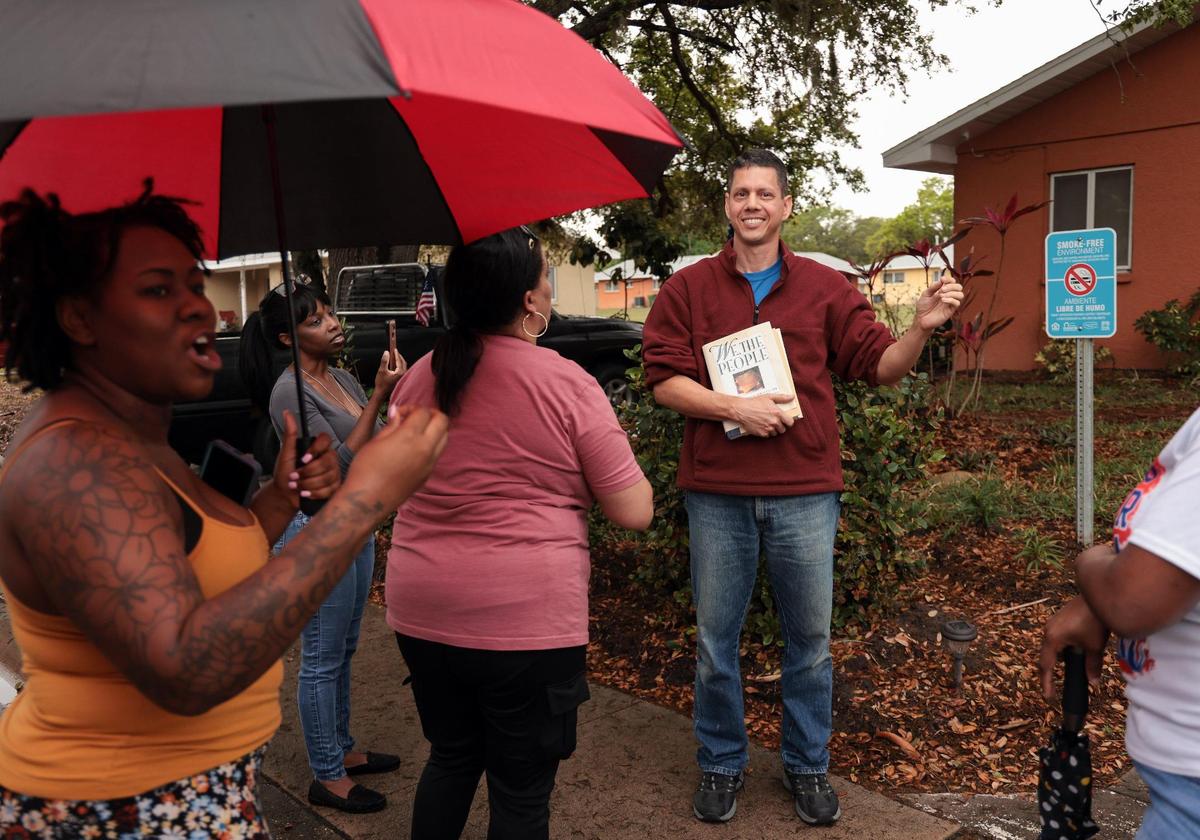Surrounded by current and former tenants, Jason Kraft, a resident commissioner of the Housing Authority Board, smiles as he avoids answering the questions launched by the group of women tenants regarding his job performance, special treatment, and the lack of advocacy in support of public housing tenants.