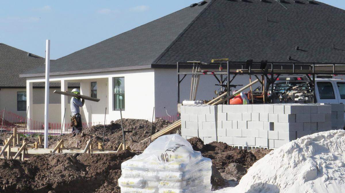 Construction work is ongoing in GreyHawk Landing West in East Manatee. The developers of the 950-acre GreyHawk and GreyHawk West subdivision have applied for approval to build the second-to-last phase of the 15-year-old development. MATT M. JOHNSON/Bradenton Herald