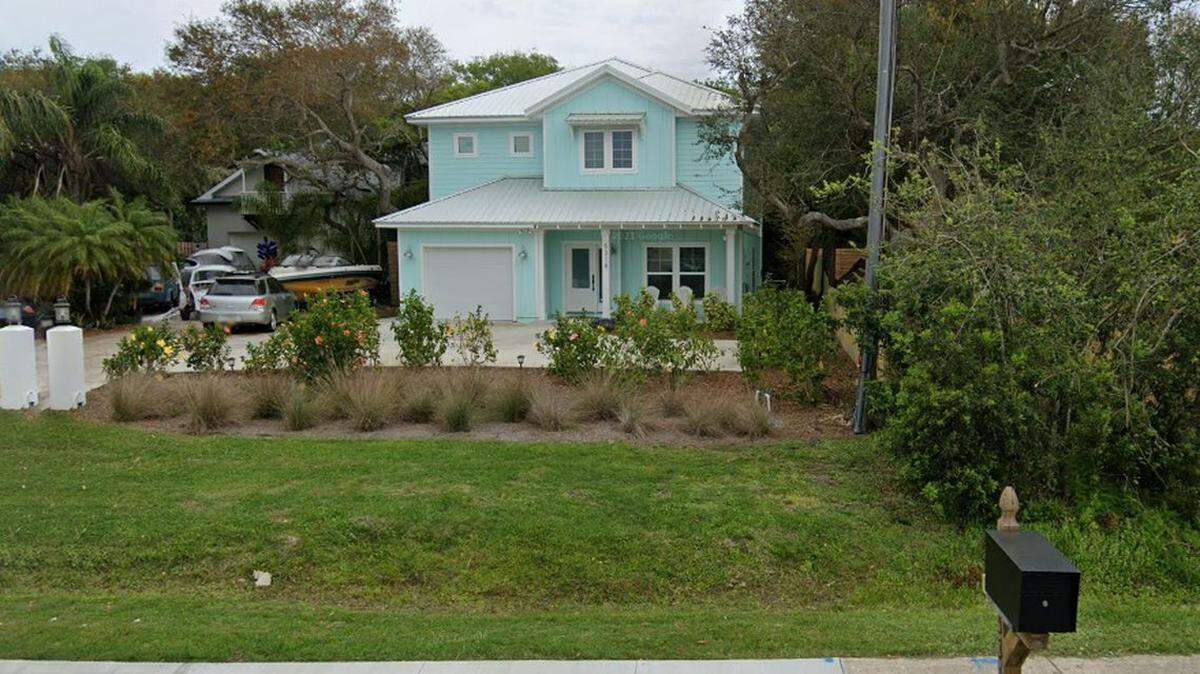 An Anastasia Island vacation rental called the Sandpiper Beach House was the scene of a murder-suicide Saturday night involving two Hillsborough County sheriff’s deputies.