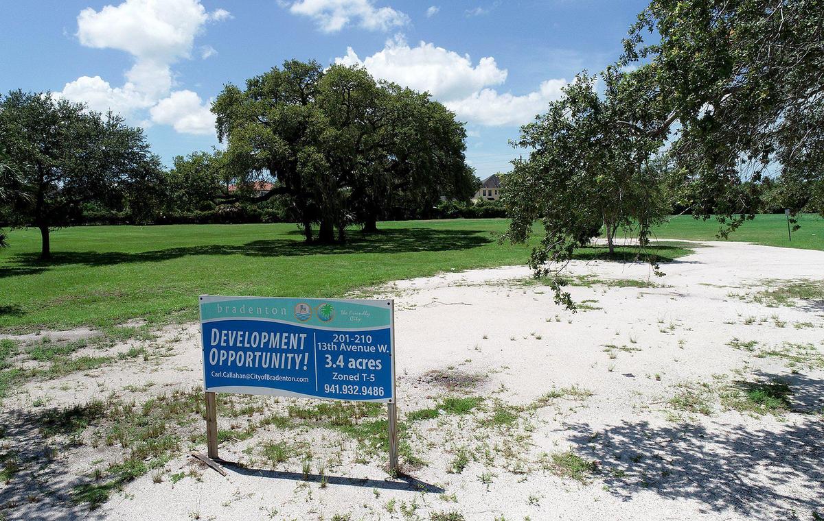The city of Bradenton’s Community Redevelopment Agency is ready to work with a new developer who says he can build a grocery store on 13th Avenue West.