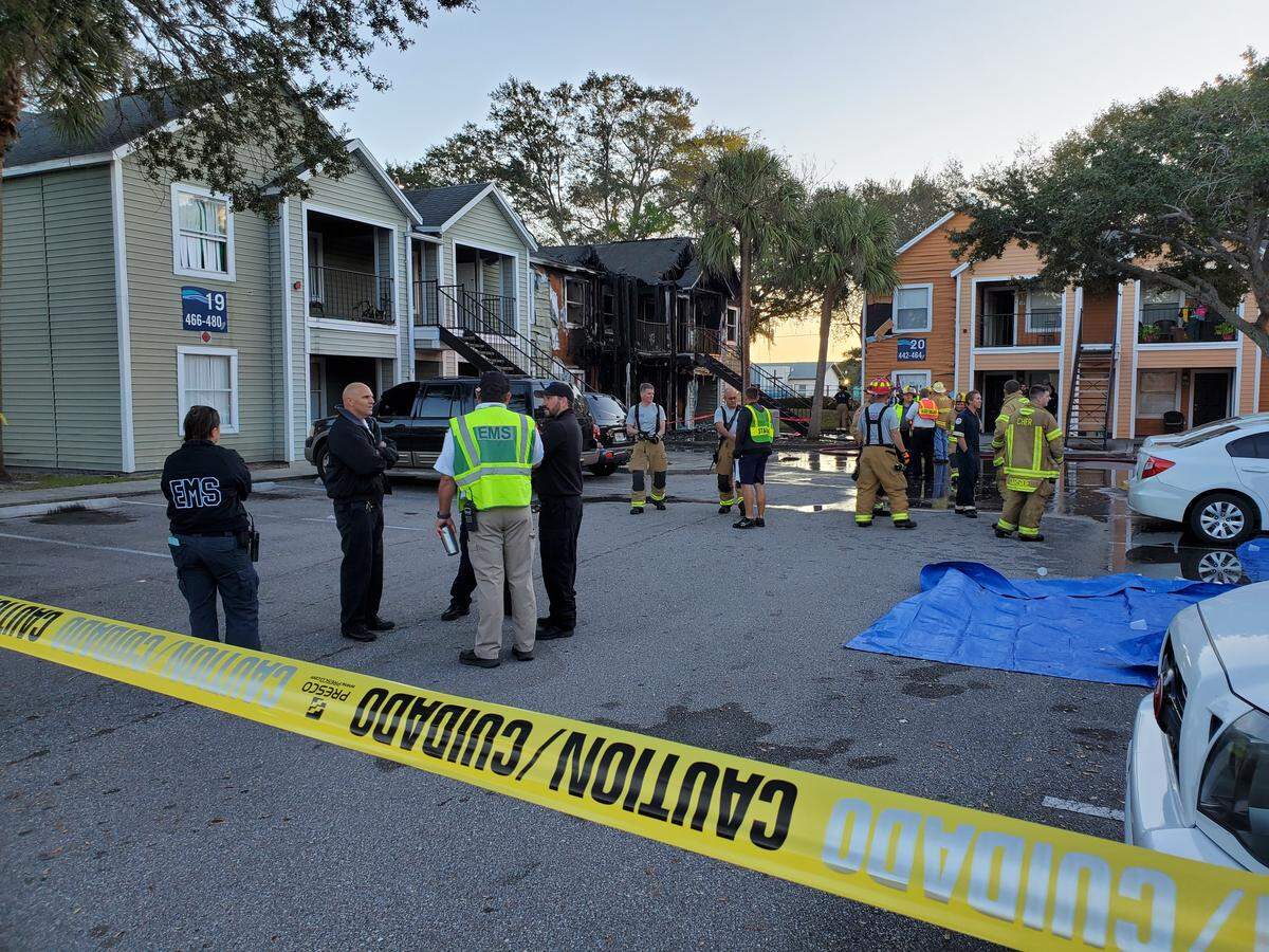An early morning fire destroyed several homes in the Mira Lagos Apartments in east Bradenton on Monday displacing 21 residents and leaving dozens more without power.