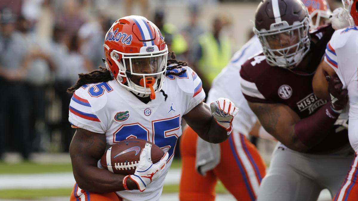 Florida running back Jordan Scarlett (25) runs against Mississippi State during the first half of their NCAA college football game in Starkville, Miss., Saturday, Sept. 29, 2018. Florida won 13-6.