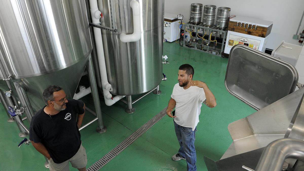 Brew master Jorge Rosabal and Darwin Santa Maria talk at the Darwin Brewing Co. facility in Bradenton in 2014. Santa Maria has left his position as a partner in the business. 
 File Photo-TIFFANY TOMPKINS-CONDIE/Bradenton Herald