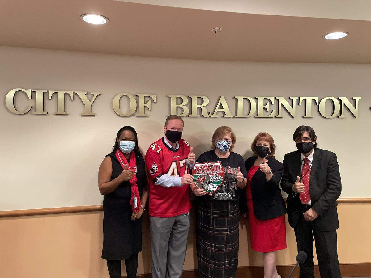 1/27/20--Bradenton City Council poses for a photo Wednesday, Jan. 27, showing support for the Tampa Bay Buccaneers and their trip to Super Bowl LV. From left to right: Councilwoman Pamela Coachman, Mayor Gene Brown, Councilwoman Jayne Kocher, Councilwoman Marianne Barnebey and Councilman Patrick Roff.