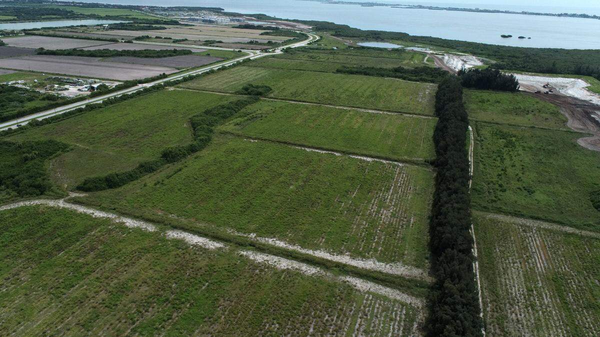 Part of the Lake Flores project, looking south towards Sarasota Bay with 75th Street West on the left. Plans for phase one of Bradenton’s Lake Flores project have been submitted to Manatee County by new owners, though construction is not expected for a year.