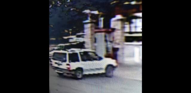 Police searching for man who robbed two Bradenton stores | Bradenton Herald