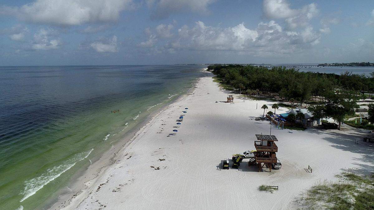 Beach-goers and businesses on Anna Maria Island are happy that red tide has disappeared from Manatee County shores.
