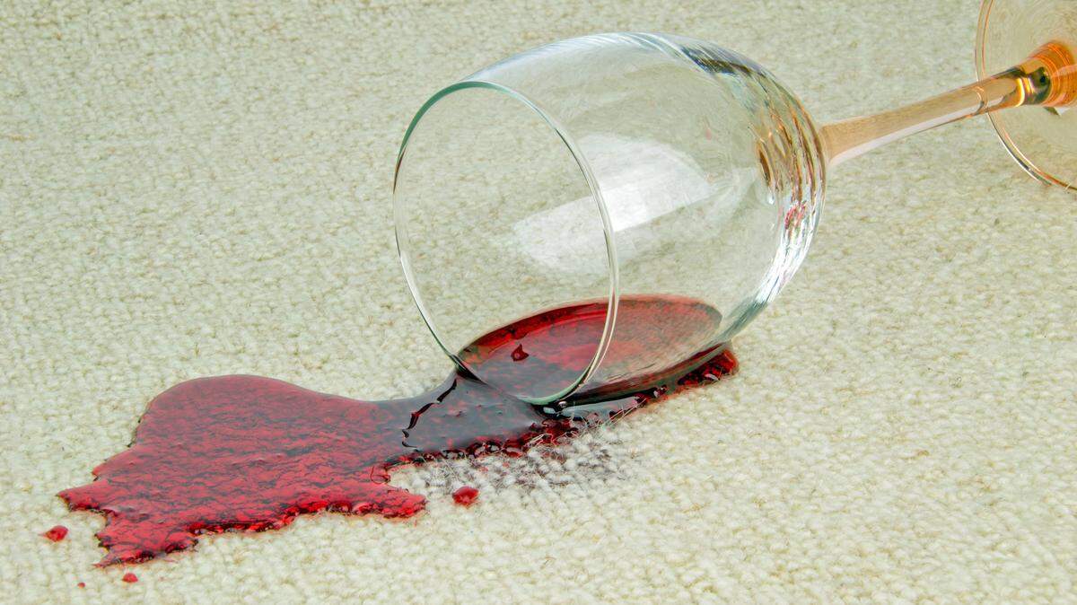 When guests spill drinks or food, it's an awkward situation for everyone. (Fotolia/TNS)