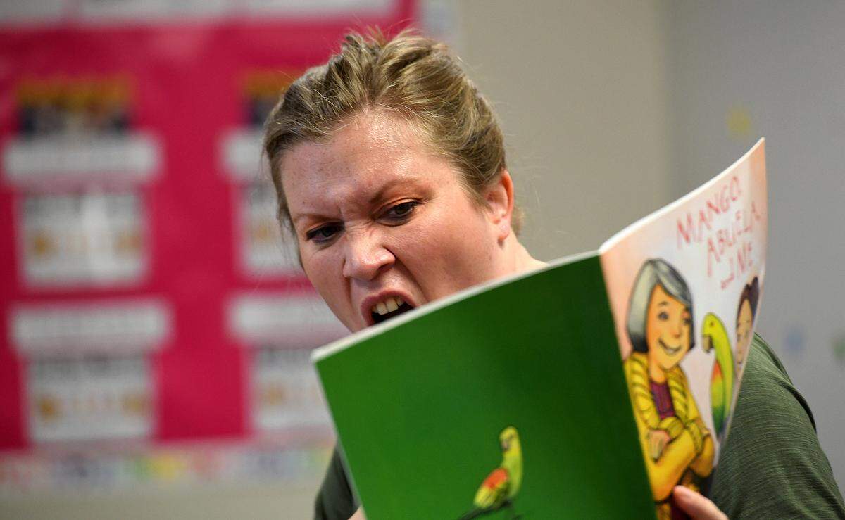 Sara Brunow, Asolo Rep’s Education and Engagement Dir., reads ‘Mango, Abuela and Me’ to Lauren Pugh’s second grade class at Bayshore Elementary School for Embracing Our Differences’ celebration of reading and diversity on March 7, 2023. The program read to over 9,000 students at 78 elementary schools in Manatee and Sarasota Counties.