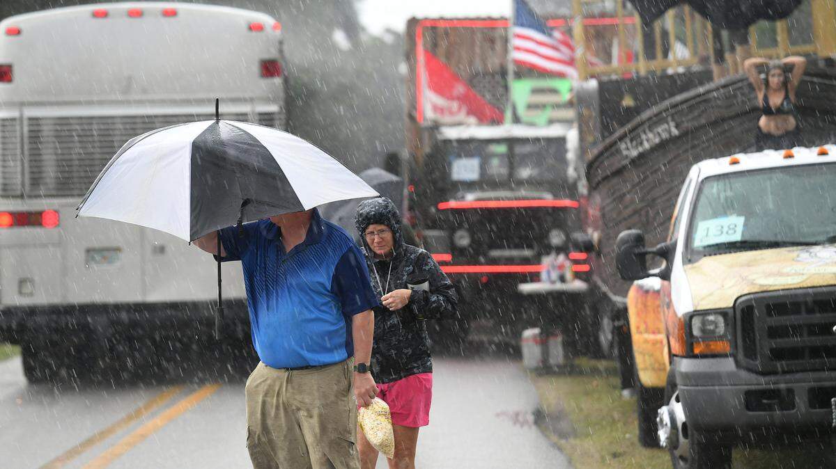 De Soto Parade participants found shelter in the Manatee High cafeteria as a rain band made its way through the area. Parade organizer still plan to have the parade, just delaying the start until 7:45.
