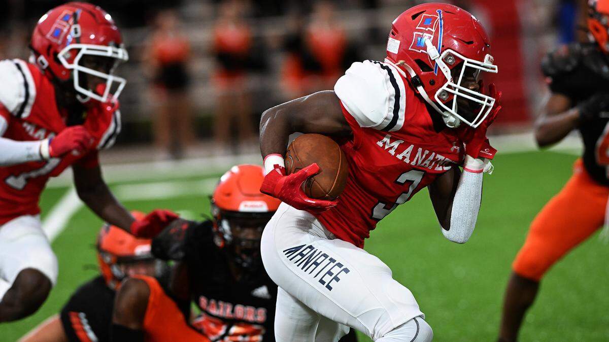 Manatee High’s Ty’Ron Jackson runs the ball in the game against Sarasota at Manatee High Friday, Sept. 1, 2023.