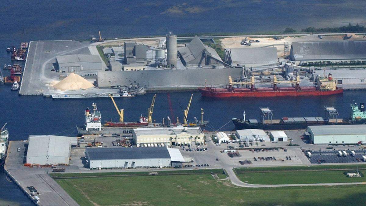 Recent increases in domestic natural gas production have ended the plans by a Norwegian company to use Port Manatee as a landfall for a proposed underwater pipeline that would have linked an open-water port. GRANT JEFFERIES/Herald file photo