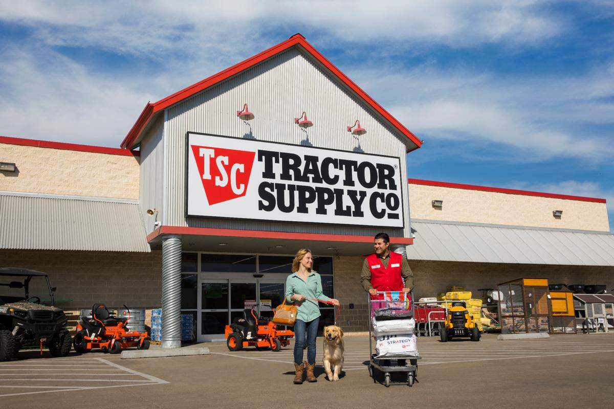 A Tractor Supply Company store may be coming to Parrish and the Fort Hamer Crossings shopping center.