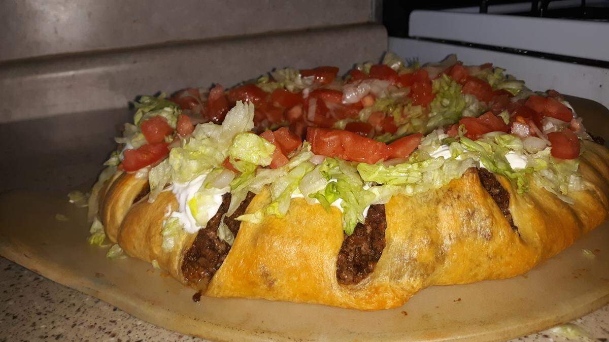 Taco Ring is one of Lovina‘s daughters favorite dishes to make.
