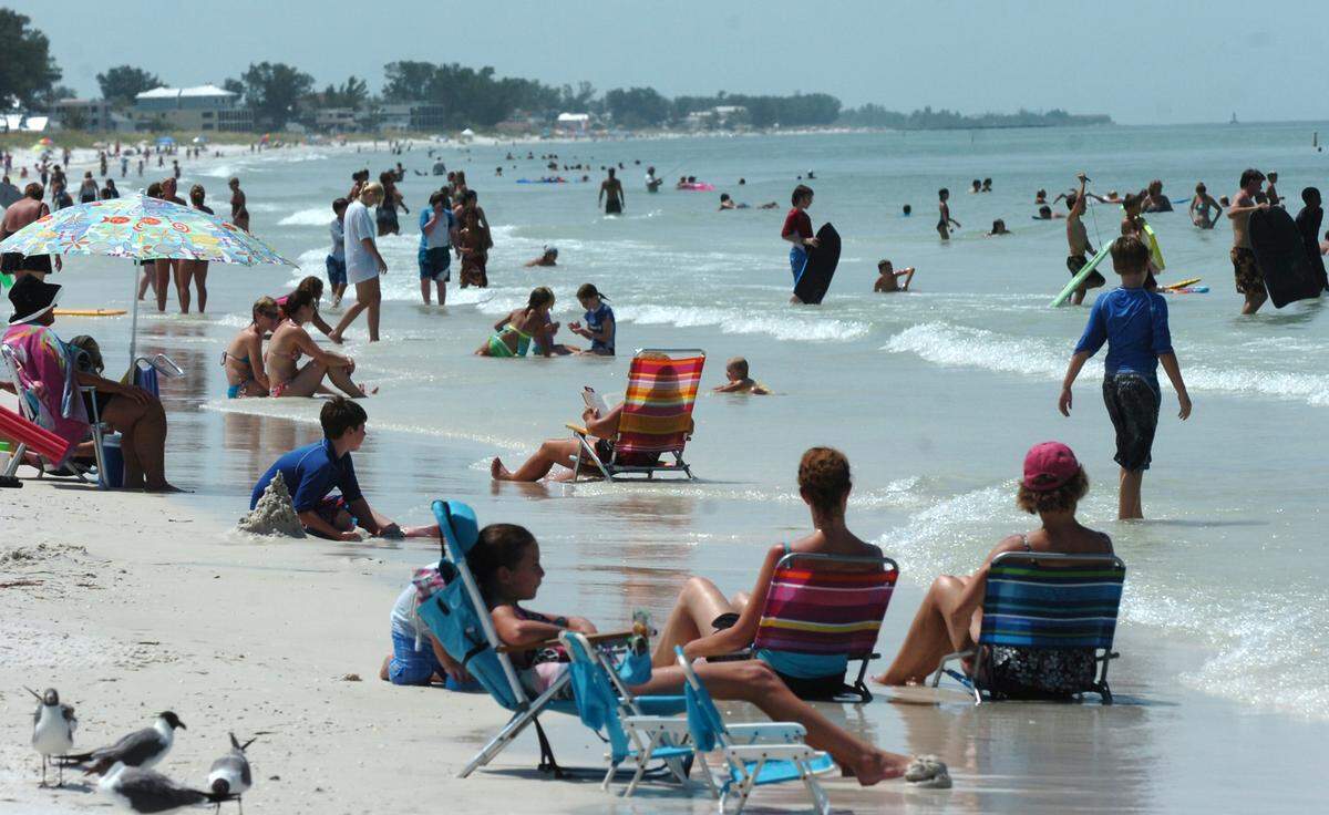 Anna Maria Island and Longboat Key beaches, a variety of sports and arts activities, and the weather continue to attract a growing number of visitors to the Bradenton area. More than 3.1 million visited in 2017..