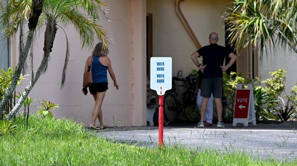Voters head to the polls at Elks Lodge #1511, which is Precinct 323.