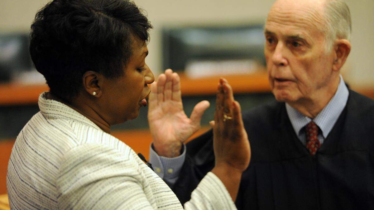 Diana Greene is sworn in as the superintendent of Manatee District Schools by Senior Circuit Judge Thomas M. Gallen Jr. during a ceremony Wednesday. 
 GRANT JEFFERIES/Bradenton Herald