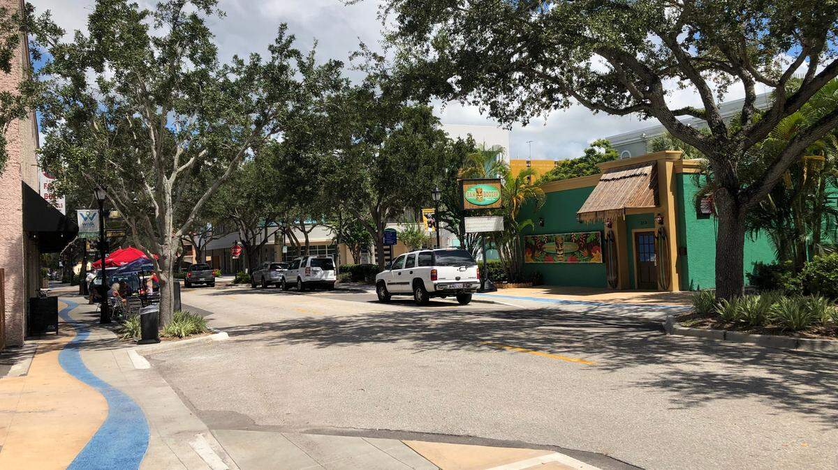 Bar owners on Bradenton’s Old Main Street are hopeful that foot traffic will pick up with the state order allowing bars to reopen on Monday.