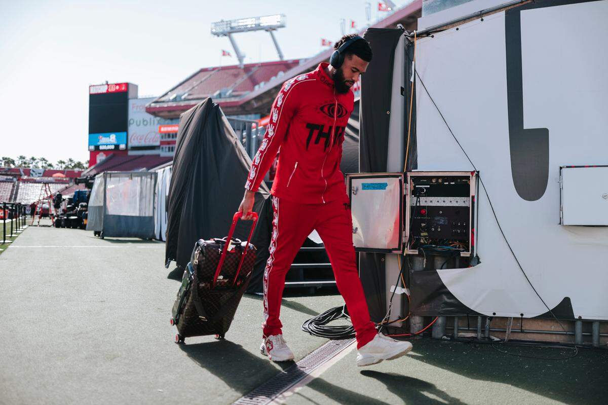 Keith Kirkwood of the New Orleans Saints, formerly of the Carolina Panthers, arrives at Raymond James Stadium in Tampa, where the Panthers played the Tampa Bay Buccaneers in 2021. He is wearing a sweatsuit from Brent Yancy’s 3RD collection.
