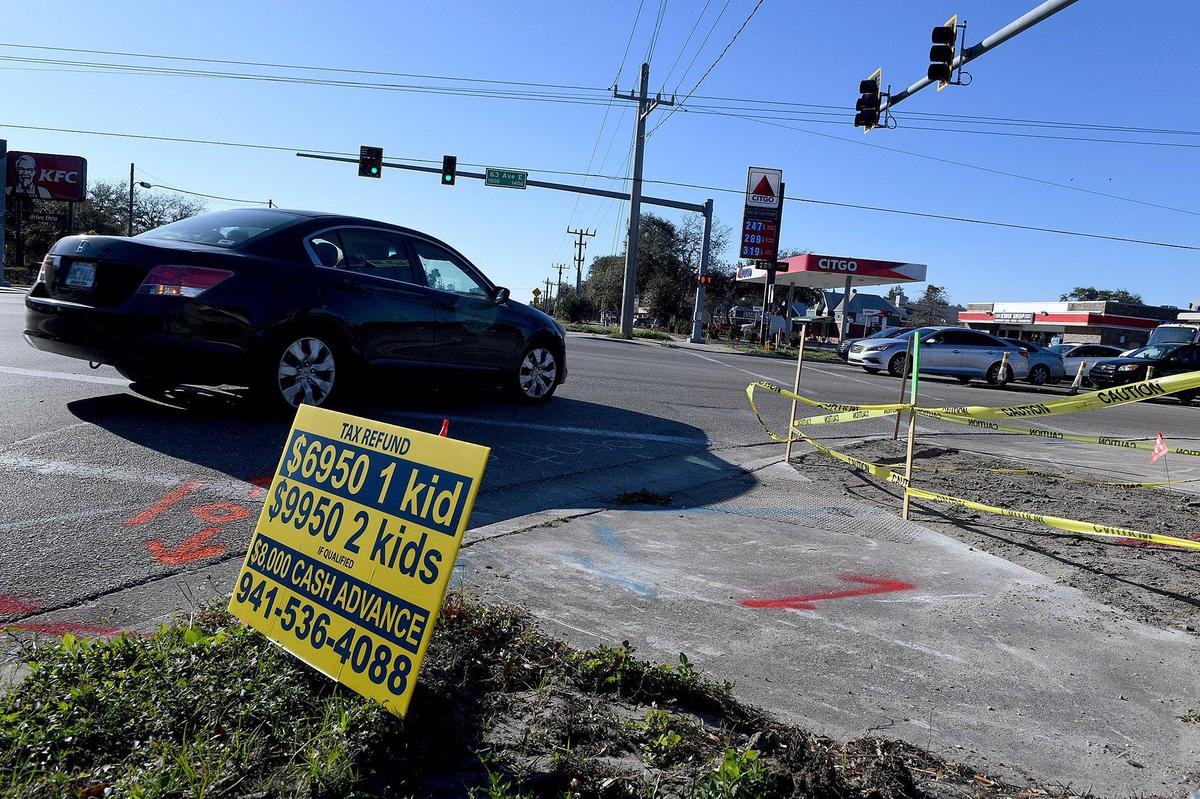Many of the signs you see along the road are illegal. Soon, you’ll be able to volunteer with Manatee County Code Enforcement to help officers remove them.