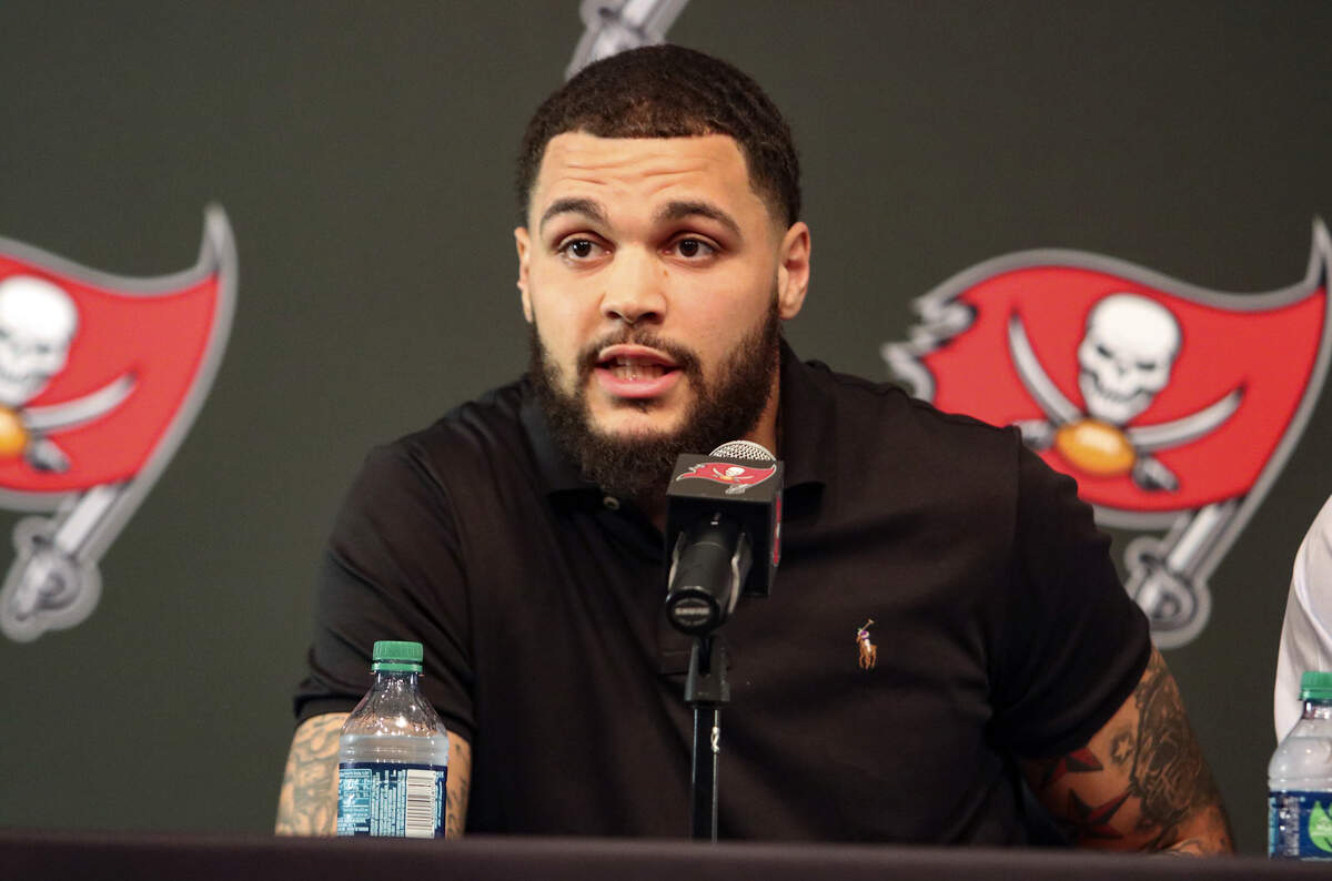 Tampa Bay Buccaneers wide receiver Mike Evans discusses his new contract extension with the football team during a press conference at One Buc Place, Tuesday, March 13, 2018, in Tampa, Fla.