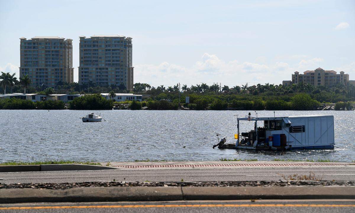Several moored boats are regularly sitting in the waters to the east of Green Bridge when entering Palmetto. Some appear derelict; one was recently removed.