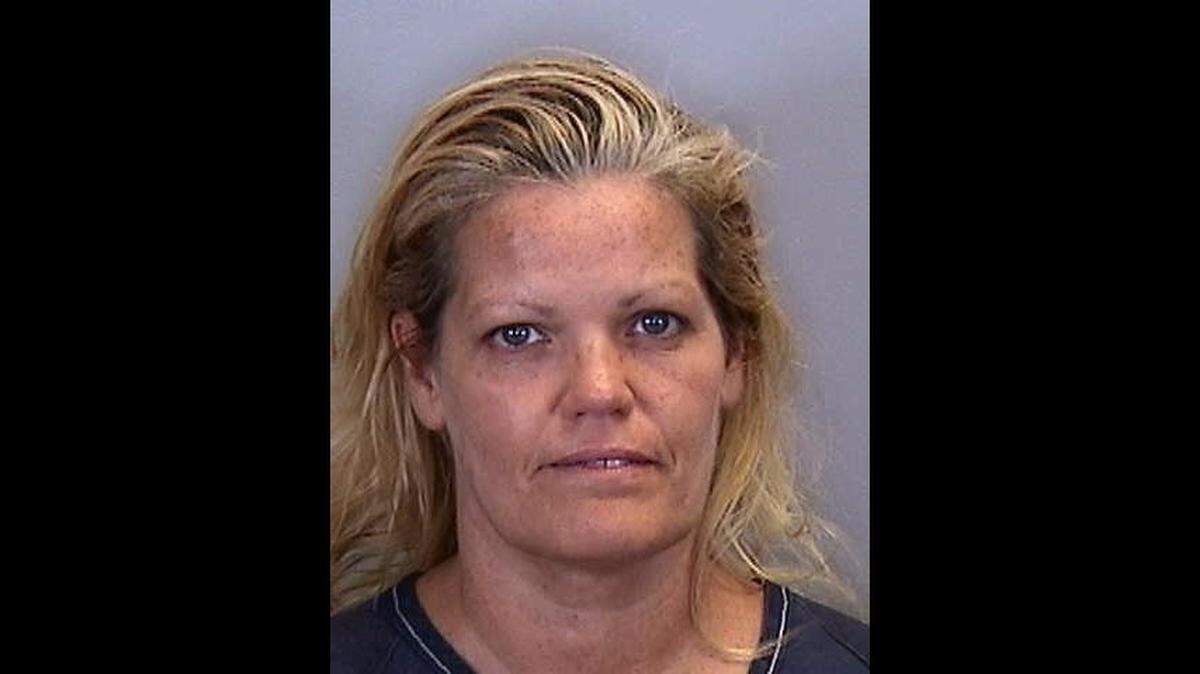 Donna Drake is a new addition to the Manatee County Sheriff’s Office featured fugitives list this week. The 47-year-old is wanted for violation of a domestic violence injunction.