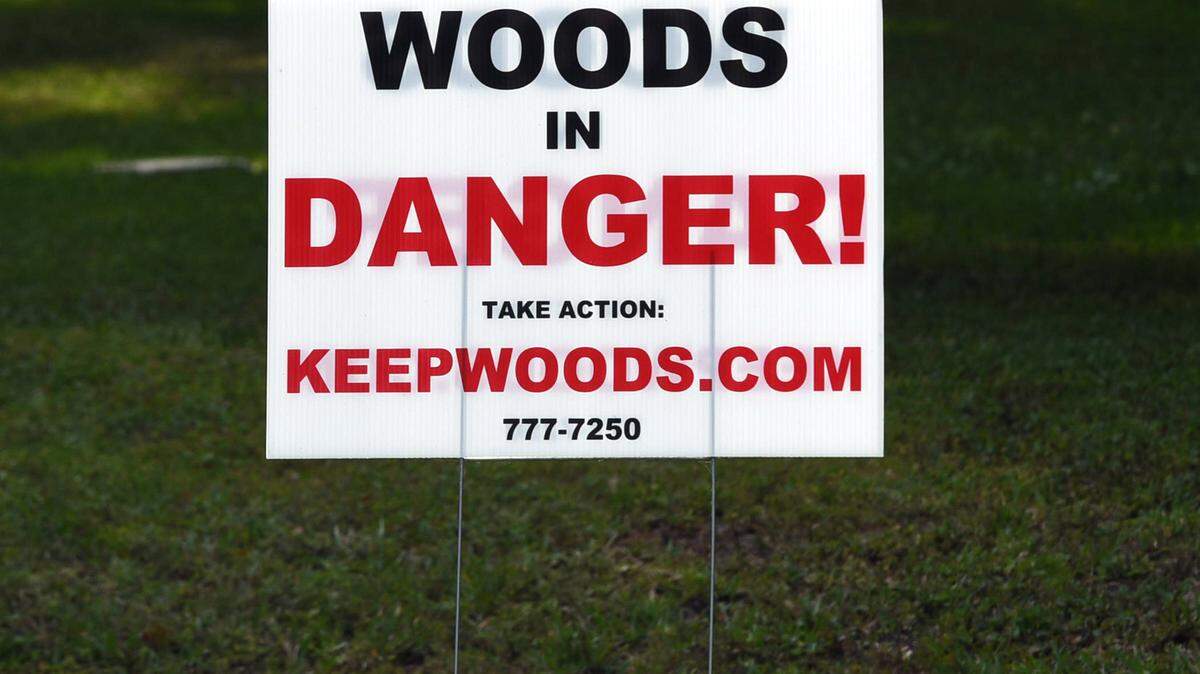 Braden Woods residents have banded together to oppose a development near River Club which would clear-cut the woods for a housing development. 
 TIFFANY TOMPKINS/Bradenton Herald