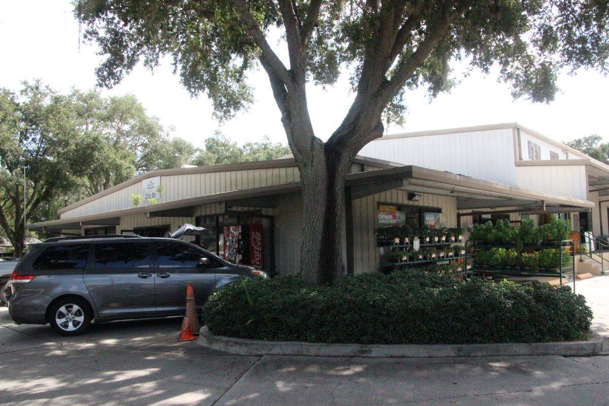 Come See Come Sav has been located at 505 301 Blvd. E., Bradenton, since the early 1990s.