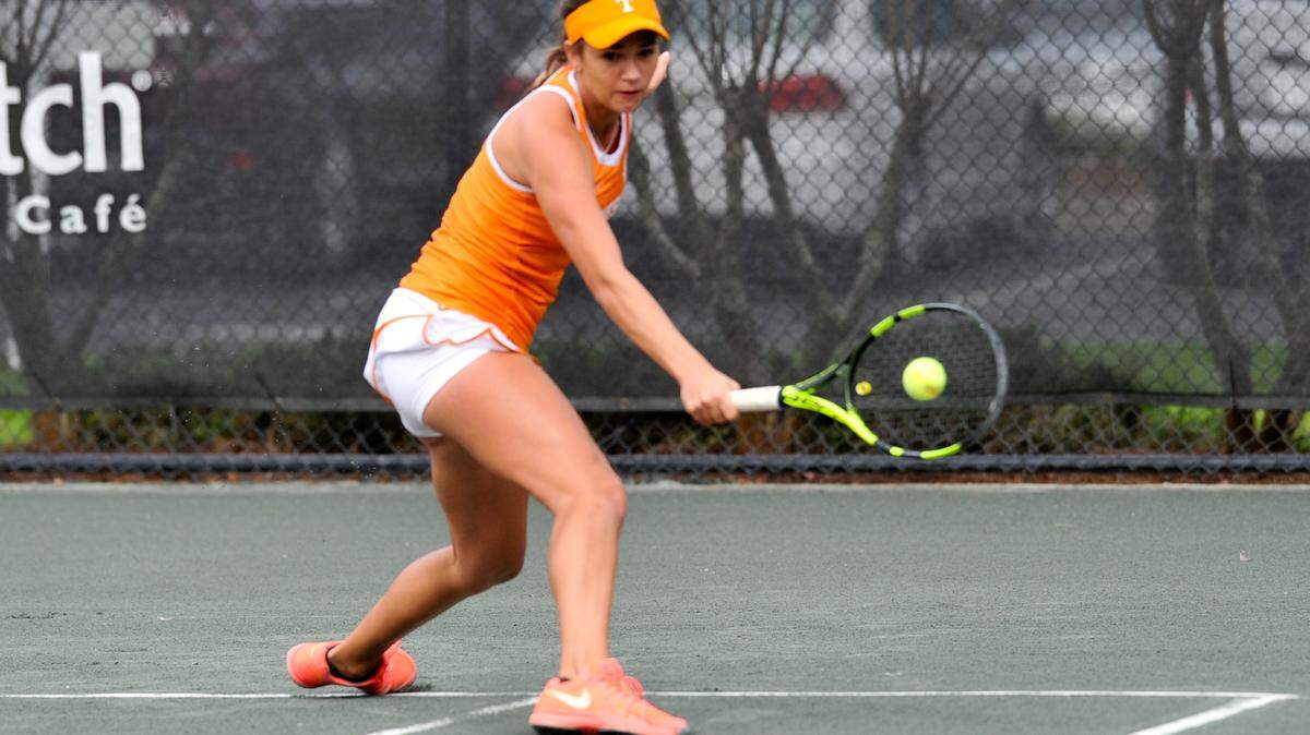Ashley bongart makes a return in the Lakewood Ranch intercollegiate clay court classi