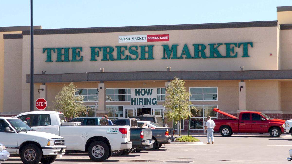 The first Fresh Market in Manatee County opened in 2008 at 5251 University Parkway off Honore Avenue.