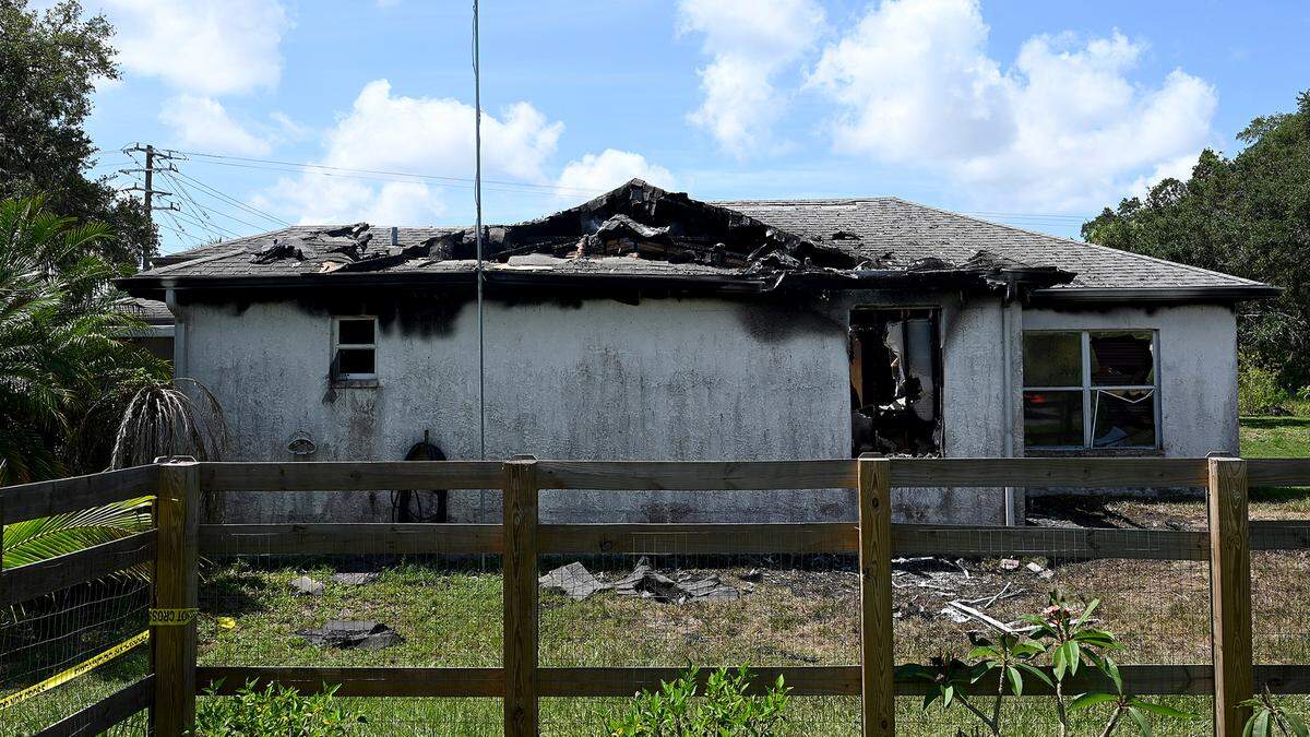 A fire early Tuesday morning left one dead at a house in Palmetto, fire officials say. North River Fire District responded to a call at 4:29 a.m. to a single-story house at the 5700 block of 37th Ave. East