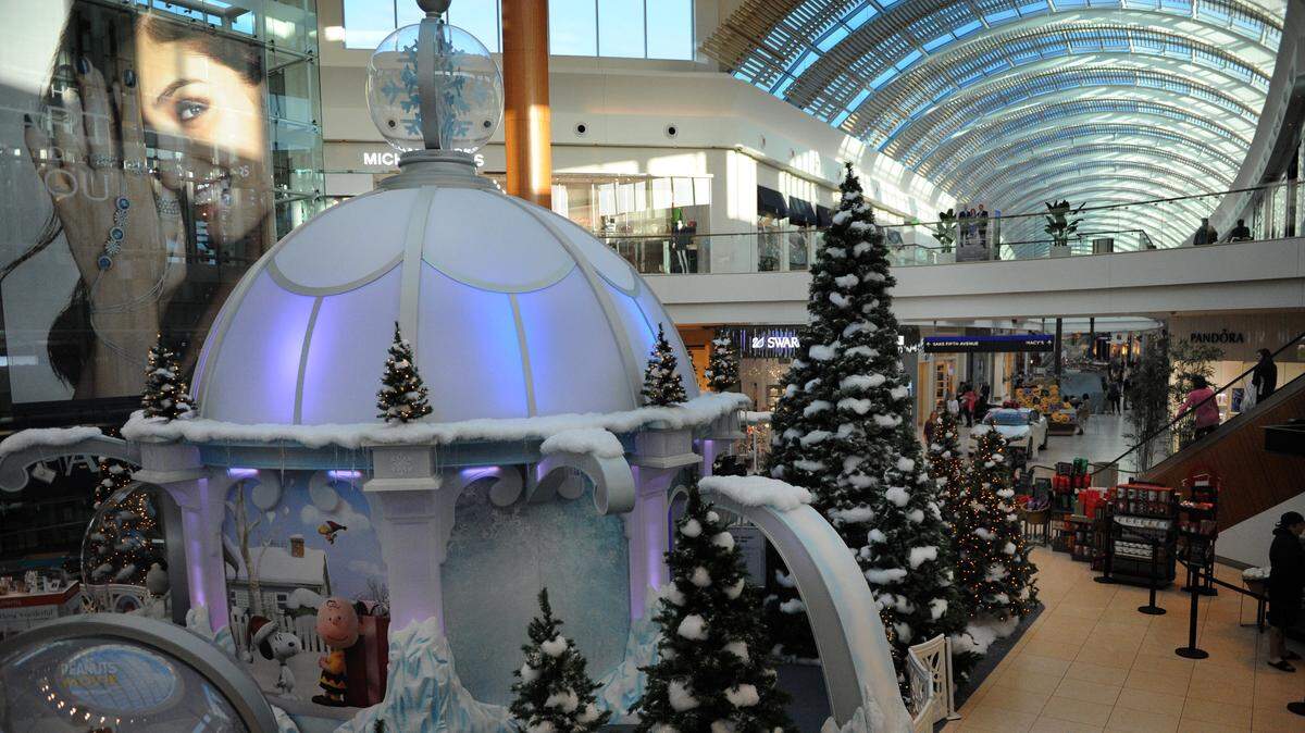 Christmas decorations adorn the The Mall at University Town Center on Black Friday. 
 GRANT JEFFERIES/Bradenton Herald