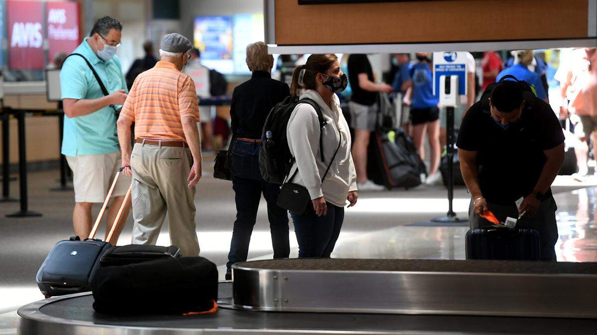 Visitors seeking to fly out of Sarasota Bradenton International Airport ahead of Hurricane Ian are finding seats hard to come by. File photo from 05/24/21.