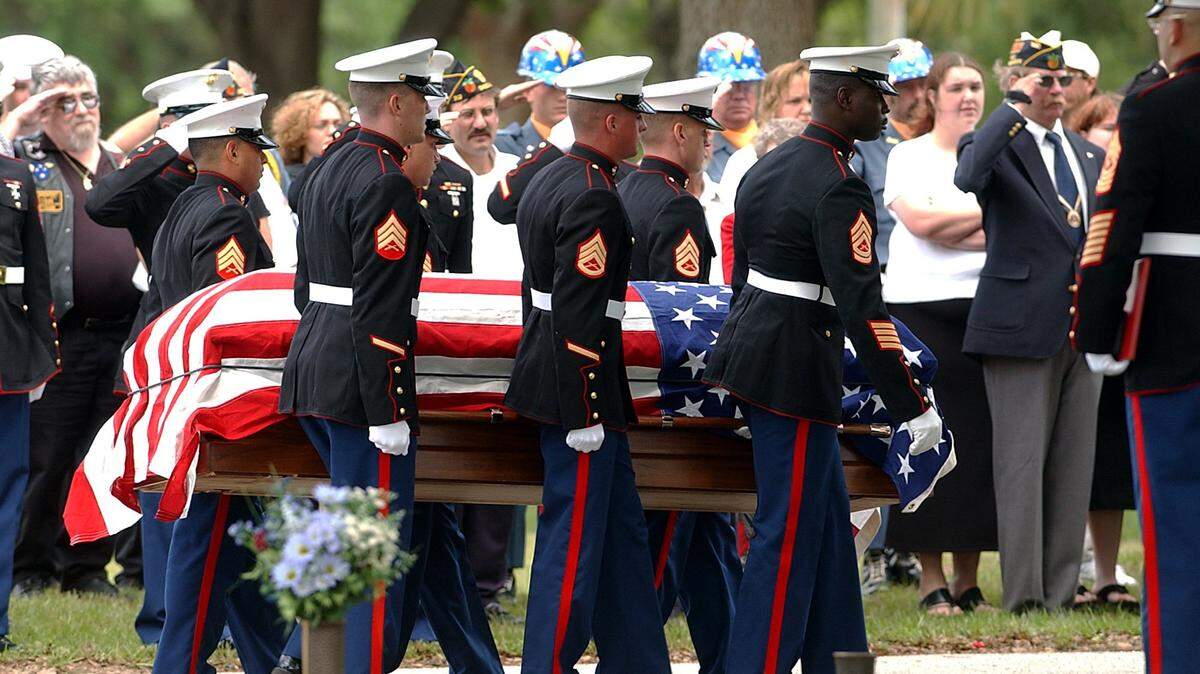 Marines from the 4th Assault Amphibian Battalion carry the casket of Pfc. Christopher Cobb, who was killed in Iraq, at Manasota Memorial Park in April 2004.