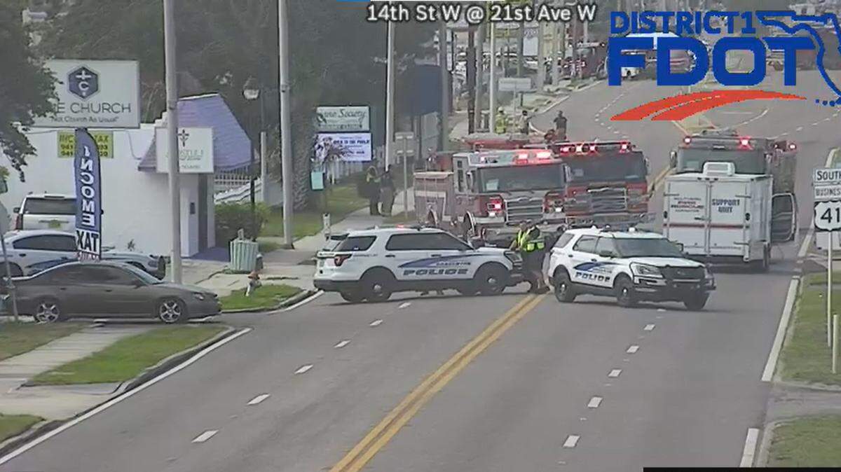 Smart Traffic video shows Bradenton police officers and fire crews near the possible leak on 14th Street in Bradenton on April 22, 2023.