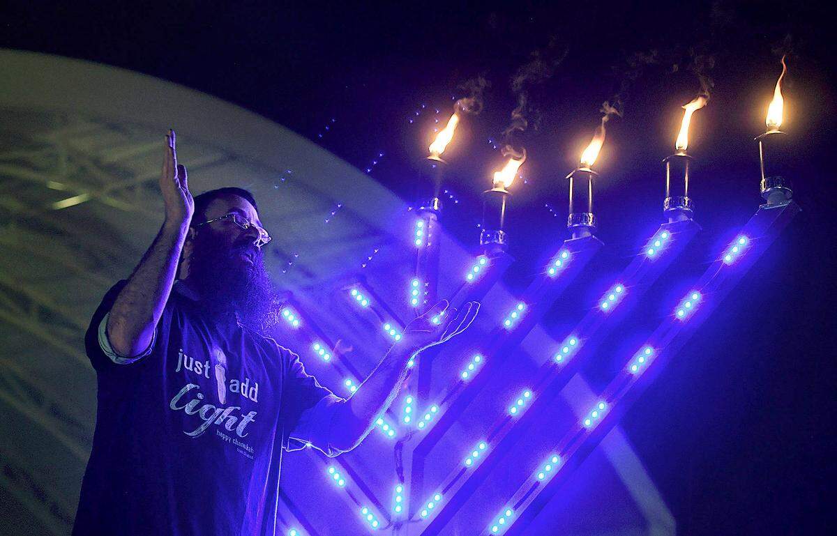 12/01/21—Rabbi Mendy Bukiet of the Chabad of Bradenton lit a large menorah as they celebrated the 4th night of Hanukkah with a small parade of menorahs, singing, prayers and special foods.