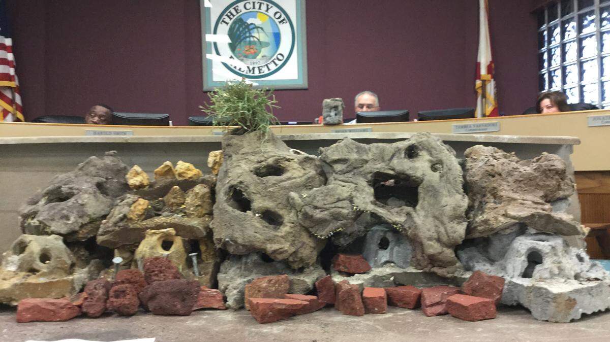 A conceptual design of the proposed living shoreline that will be attached to Palmetto's Riverside Park West seawall was presented to the city commission Monday night. The combination living shoreline and seawall project is said to be the first of its kind.MARK YOUNG/Bradenton Herald