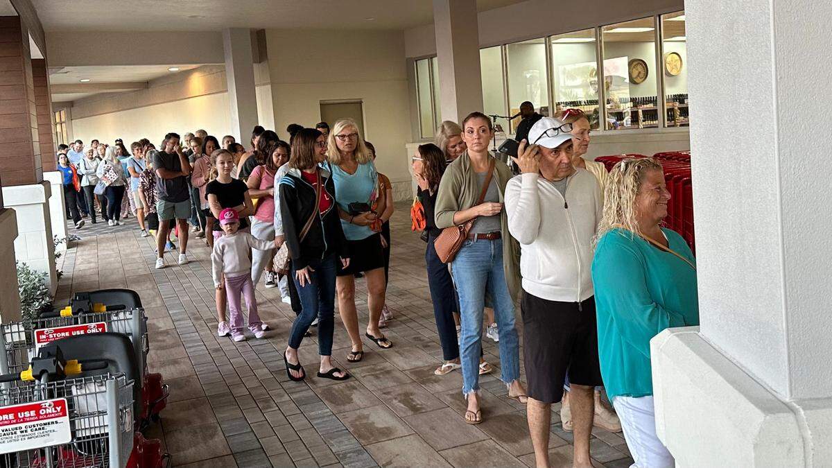 An estimated 300 shoppers were lined up for the opening of Manatee County’s first Trader Joe’s on Thursday, 10/26/2023. The new store is at 8111 Cooper Creek Blvd.
